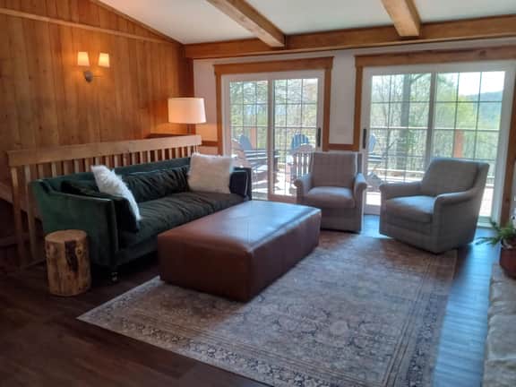 Adorable comfort on 2 acres close to hiking trails