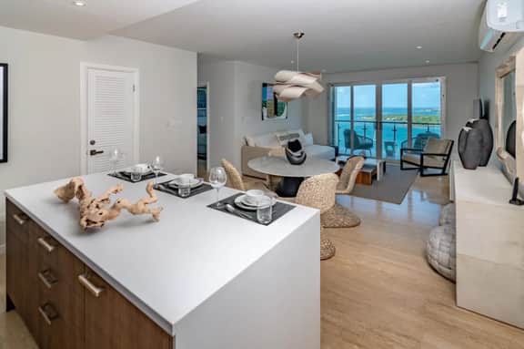 Onyx Luxe Condo with Ocean Views and Pool