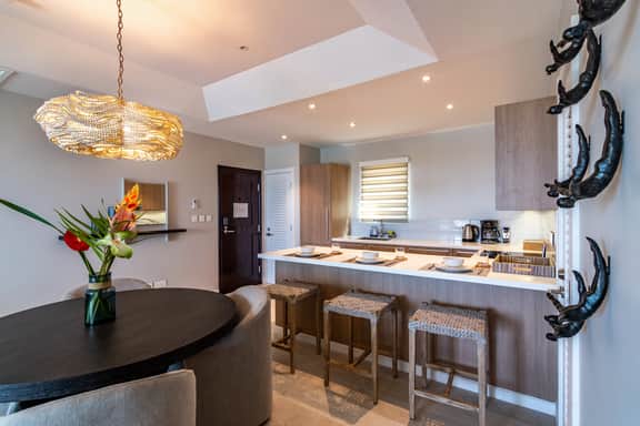 Rose Quartz - 2 Bedroom Luxury Suite with Ocean