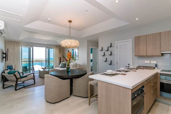 Rose Quartz - 2 Bedroom Luxury Suite with Ocean