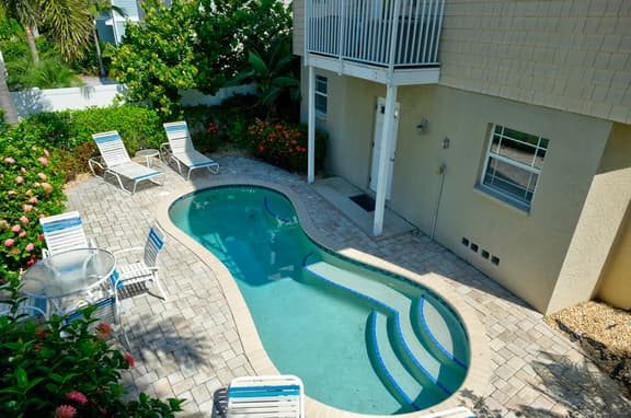 The Salty Dog w private pool, well stocked