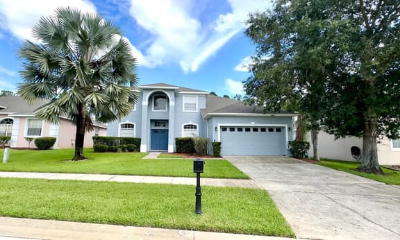 6 Bed Pool Home on Golf Community (208)