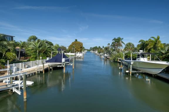 Spectacular views! By LoveRentals