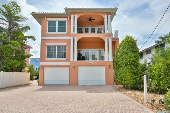 Hibiscus Hideaway B - Top Floor Unit
