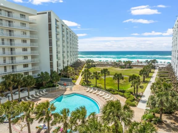 Mainsail Breeze with Heated Pool and Private Beach