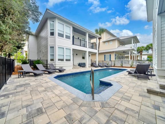 Sea-N-Double with Private Pool and Carriage House