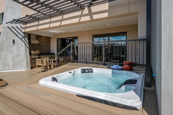 Luxury 3BR Townhouse Near Disney – Magic Village