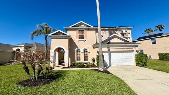 6 Bed Pool Home with 2 Master Suites (153)