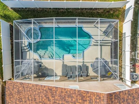 South Facing Pool & Spa in Hampton Lakes