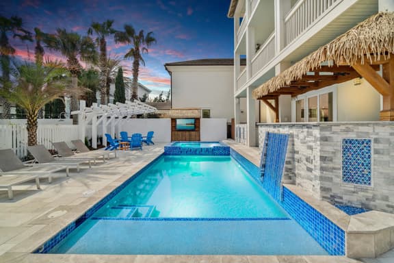 Vast Cay Castle with Private Beach and Game Room