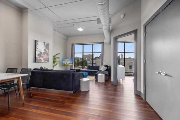 Luxury Apartment w/ City Views - Leonard Building
