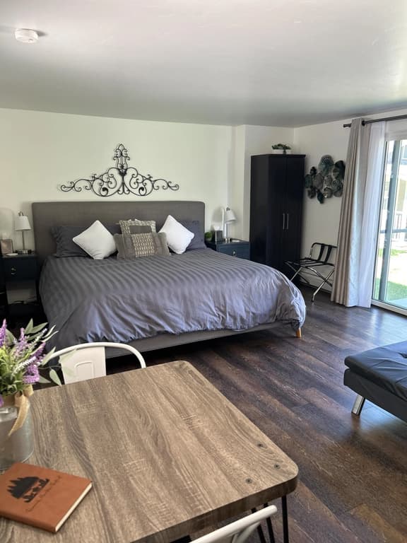 Riverside Mountain Retreat