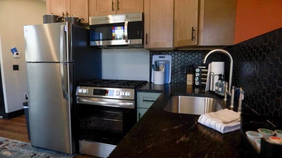 Modern Queen Apartment at The Victorian Unit E