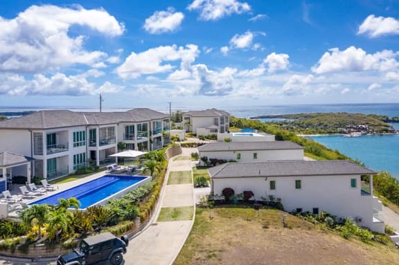 Onyx Luxe Condo with Ocean Views and Pool