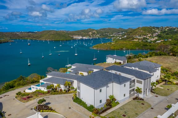 Rose Quartz - 2 Bedroom Luxury Suite with Ocean